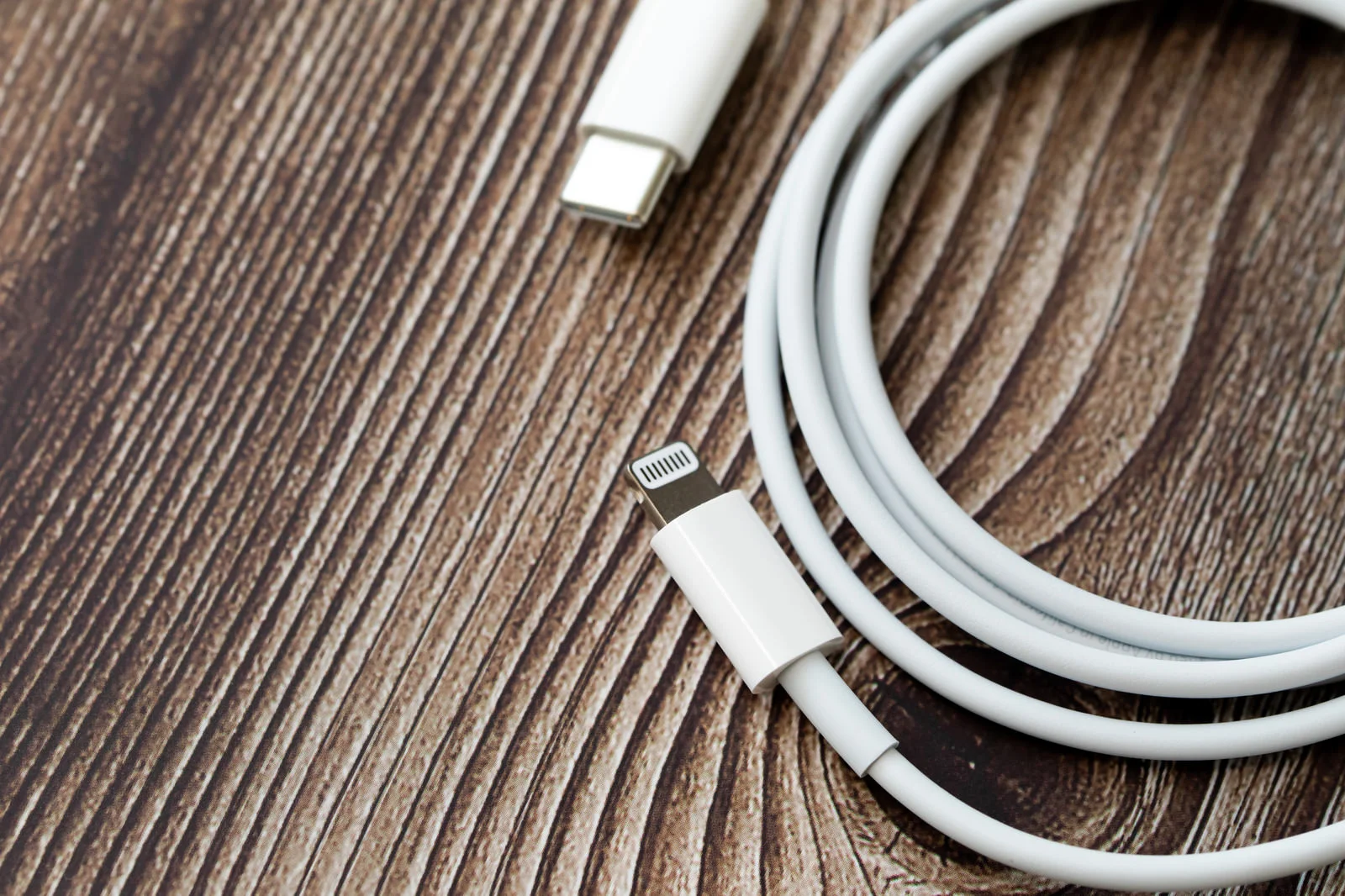 USB-Cとは？Lightningとの違いをわかりやすく解説｜初心者向けガイド